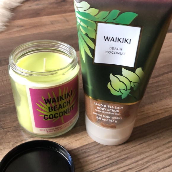 Bath & Body Works candle & body scrub - Picture 2 of 6